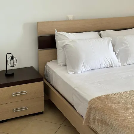 Elia I Apartman Kondoliánika
